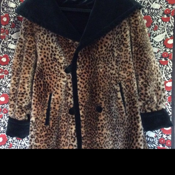 Reversible Faux Fur Leopard & Velvet Swing Coat - Picture 5 of 10